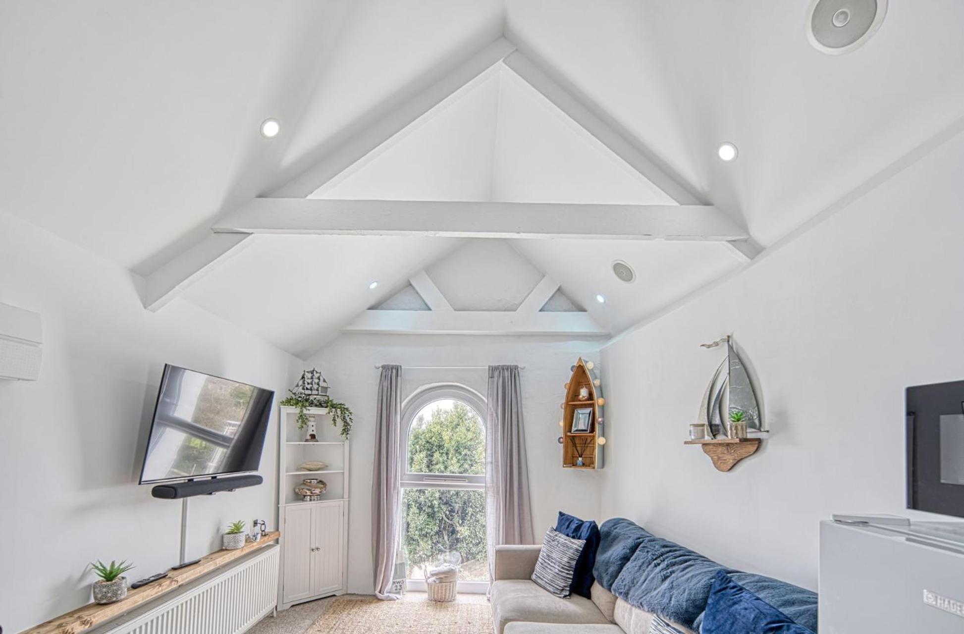 Host & - Sail Loft Apartment